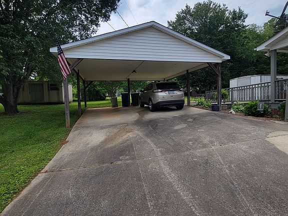 2nd image of 731 Woodlawn Ave