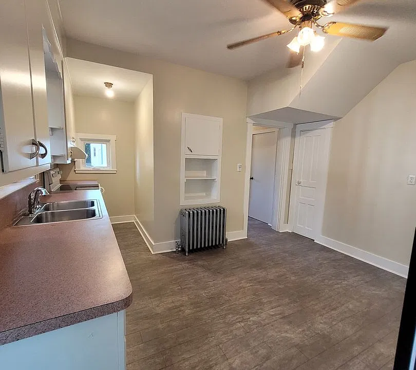 232 E Main St