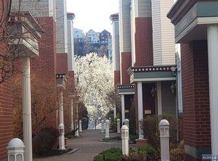 304 The Promenade, Edgewater, NJ 07020