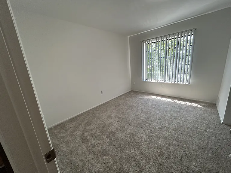 Thornridge Apartments — Photo 31