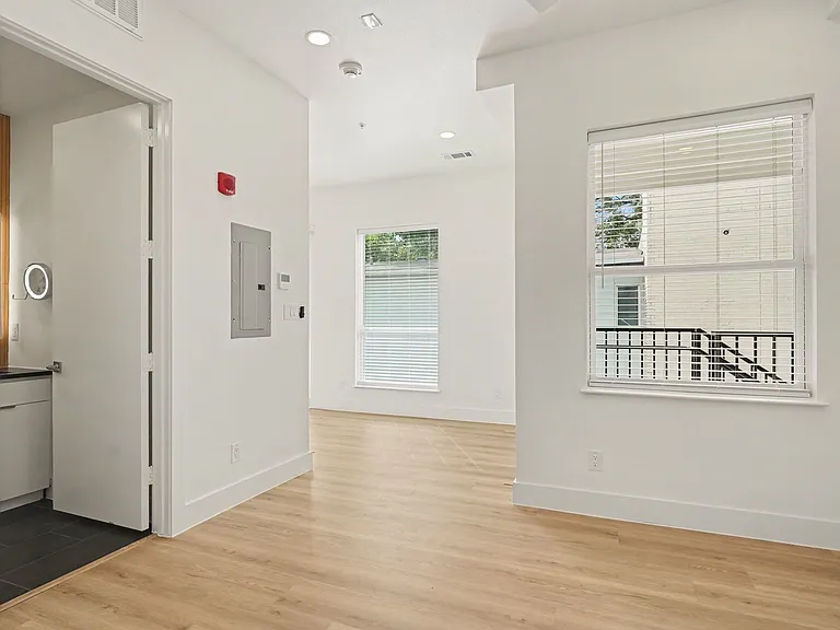 2217 N Fitzhugh Ave #204 — Photo 20