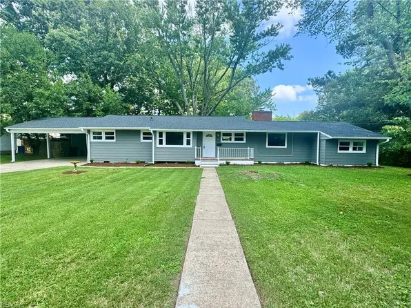 2 Richland Dr, Newport News, VA 23608