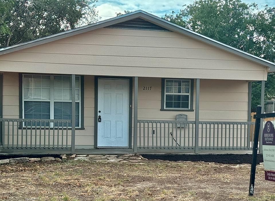1st image of 2117 Woodlawn Dr