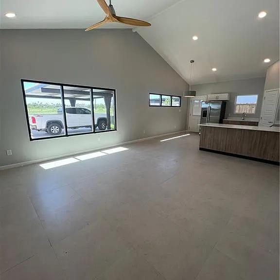 408 Sparrow Rd #2 — Photo 2