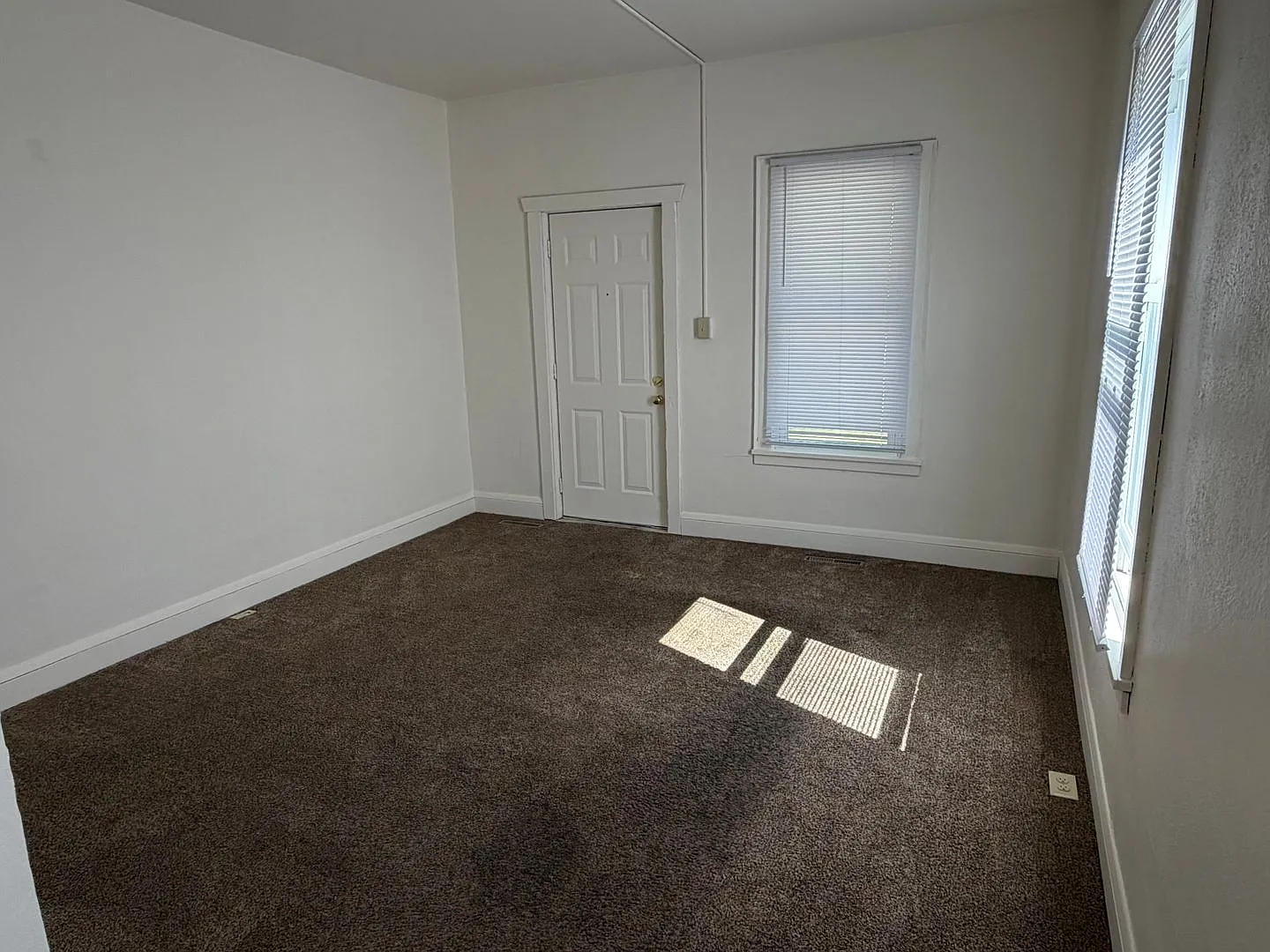 Great 2 bedroom, 1 bath duplex! — Photo 4