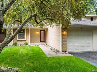 475 Glenway St, Brighton, MI 48116