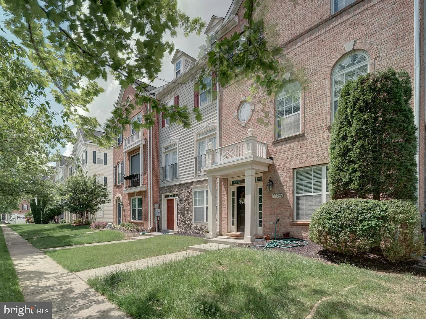 3 bed, 4.0 bath, 2000 sqft, $3,200 — Photo 3