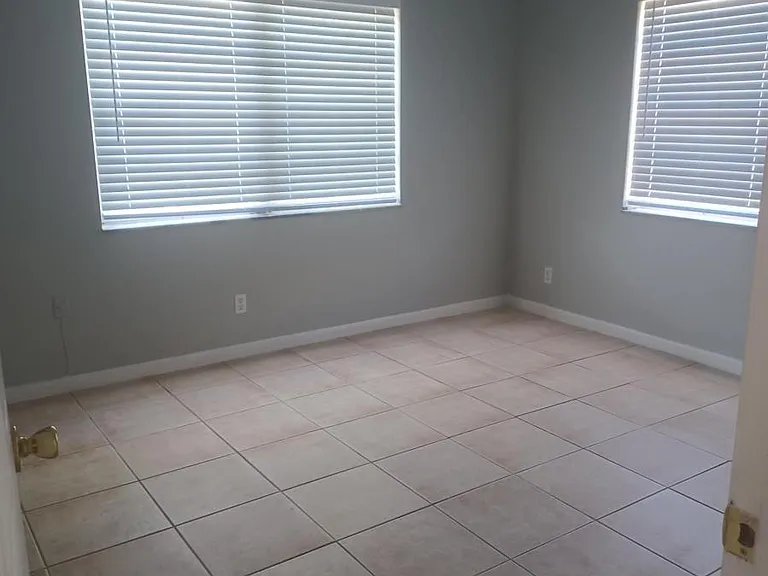 830 N Riverside Dr #102 — Photo 8