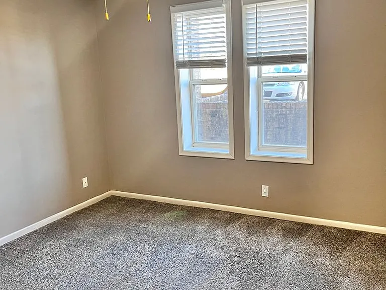 Bristol Square Apartments — Photo 180