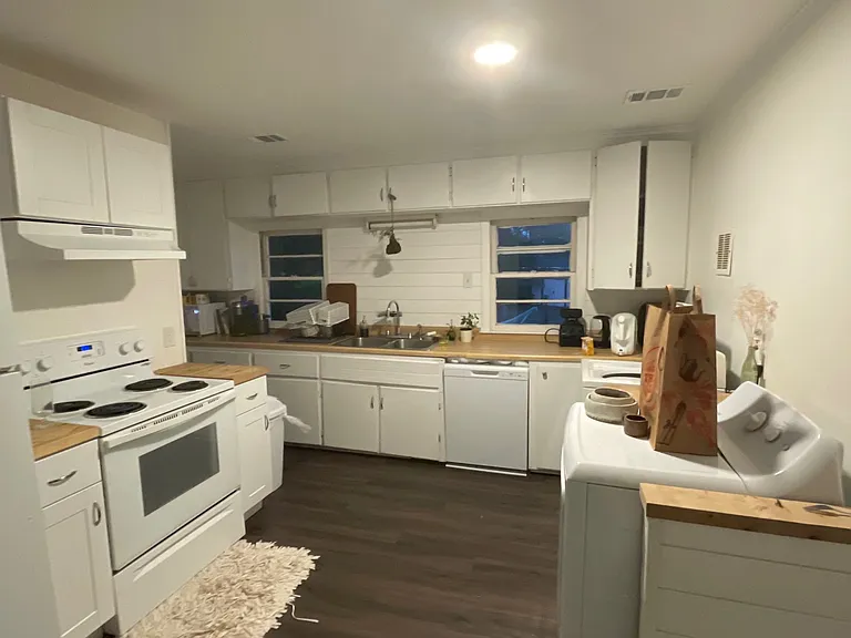 236 Oakcrest Dr — Photo 2