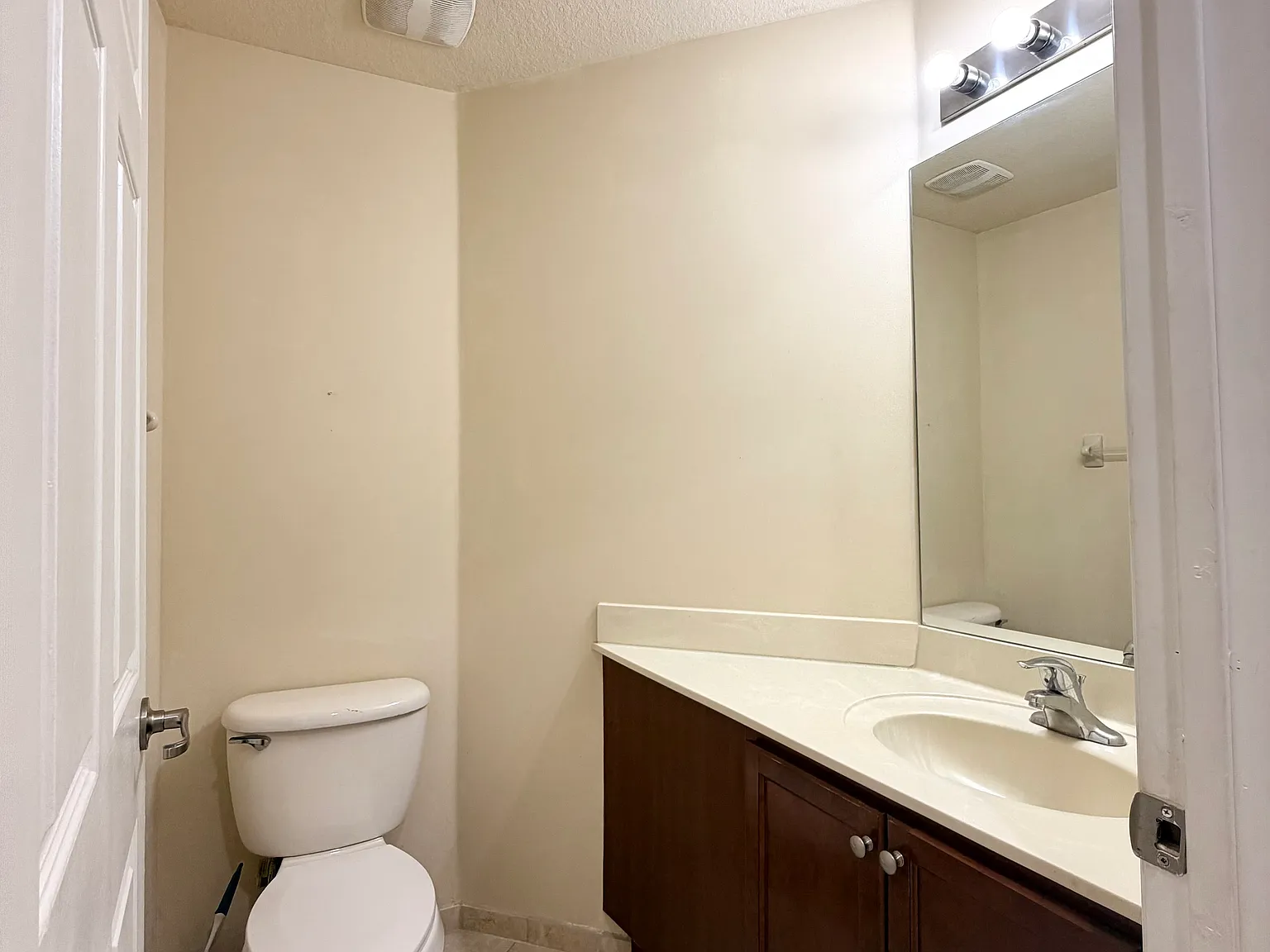 3 bed, 2.5 bath, 1308 sqft, $2,950 — Photo 2