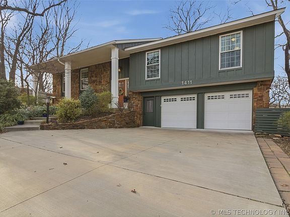 3rd image of 1411 Yorktown Ln