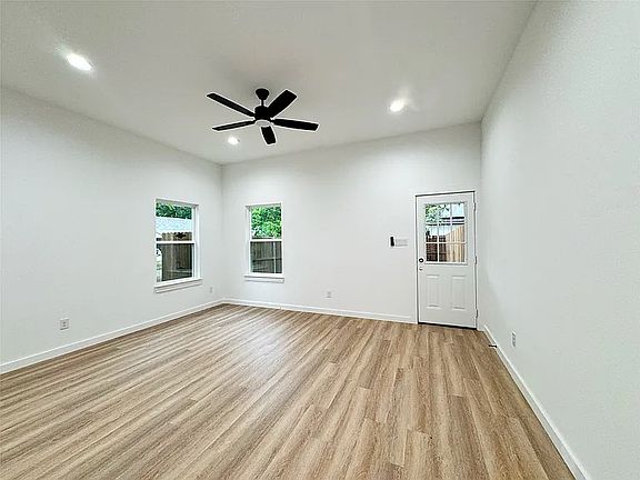 3rd image of 2910 Bourland St #A