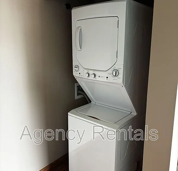 1407 Pensacola St #401B — Photo 5