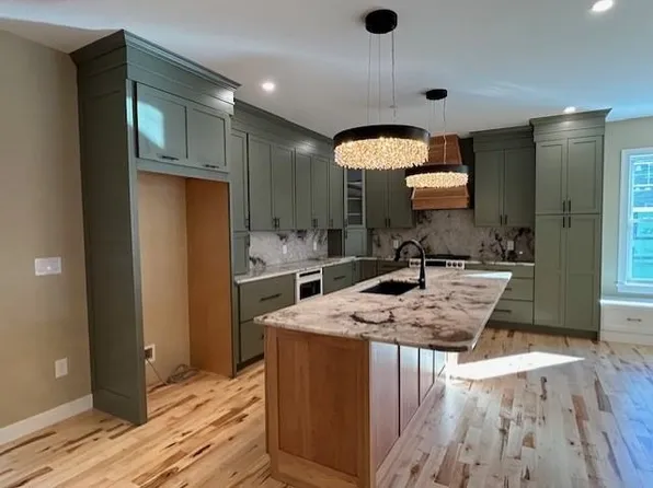 20 Evergreen Drive, Auburn, NH 03032