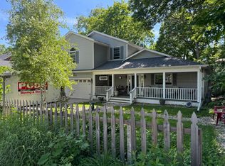 6890 Navajo Dr, Chanhassen, MN 55317