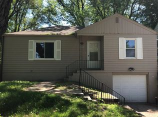 7249 N Ridge Dr, Omaha, NE 68112