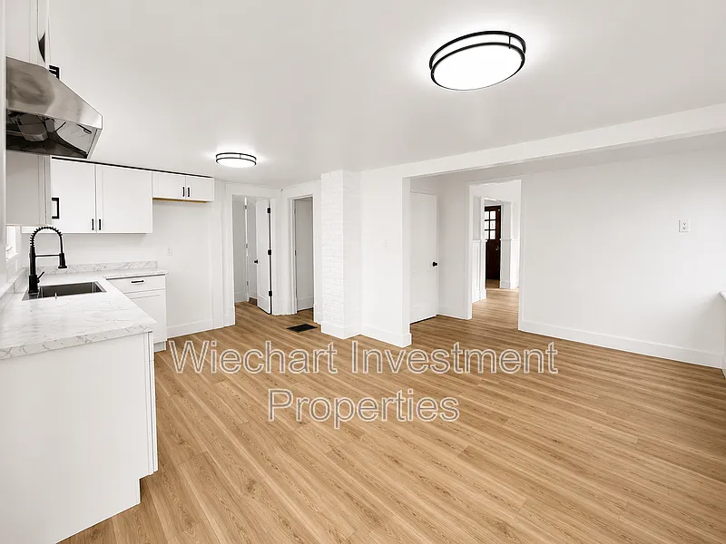5 bed, 2.5 bath, 2300 sqft, $1,895 — Photo 2