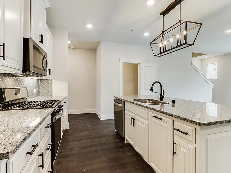 613 Emily Ln — Photo 8