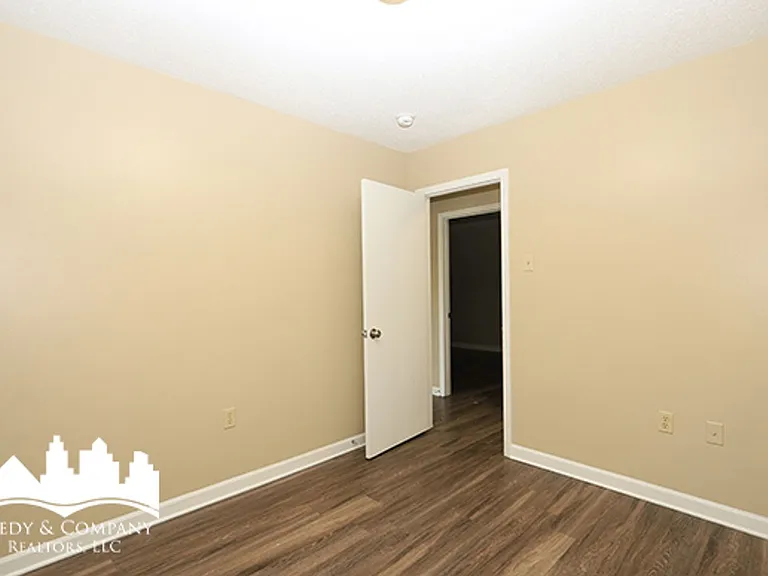 453 Fox Valley Dr — Photo 8