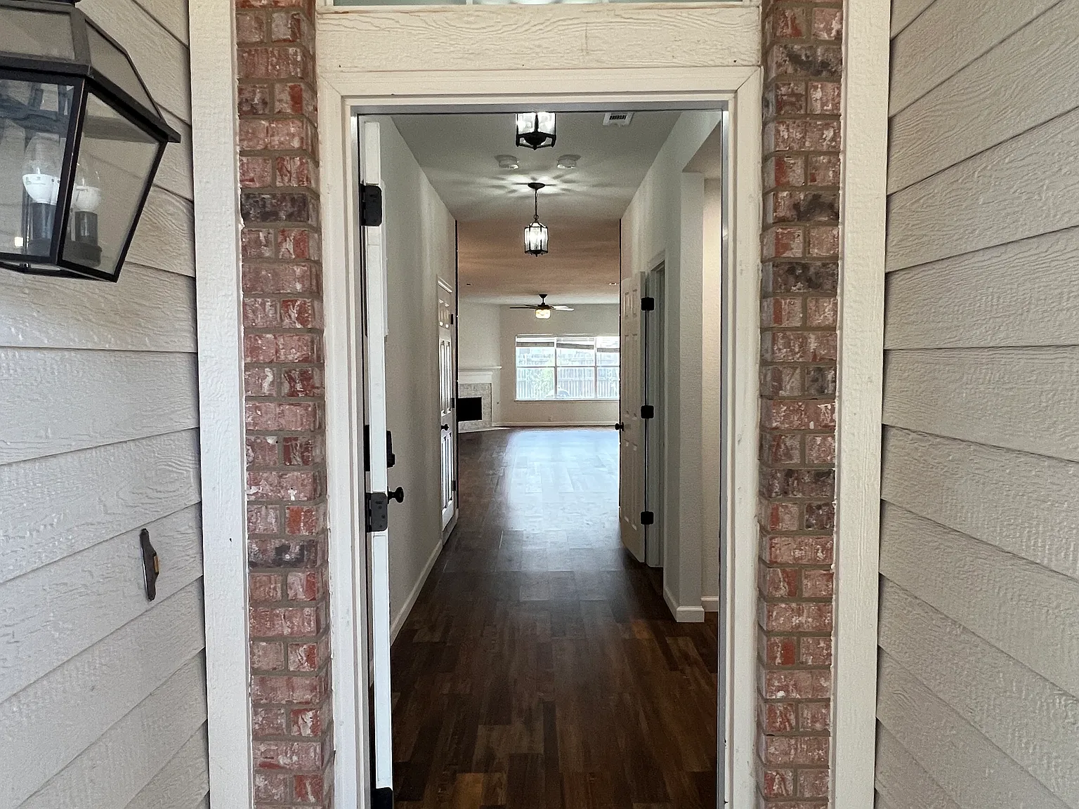3 bed, 1756 sqft, $2,000 — Photo 2