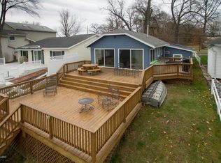 27204 Oak Dr, Sturgis, MI 49091