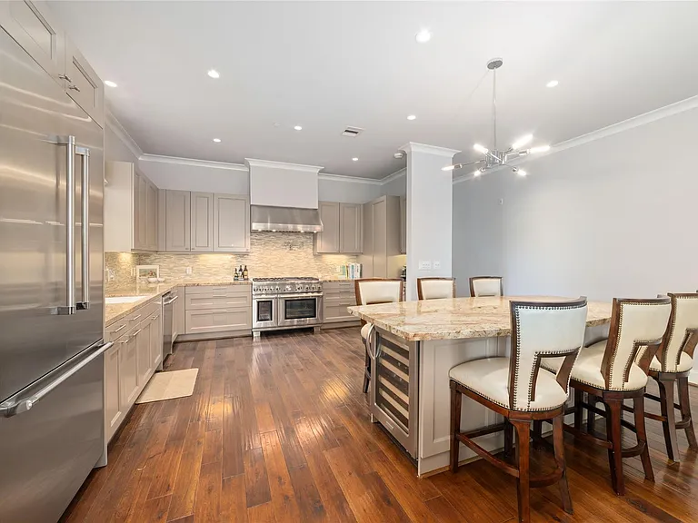 2221 Welch St #201 — Photo 22