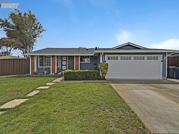 3rd image of 32540 Gina Way