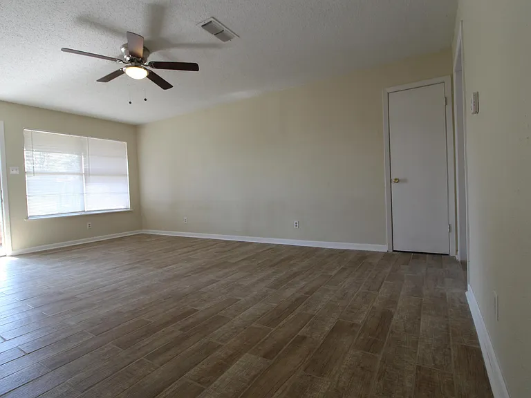 3303 Brookbend Dr — Photo 6