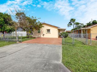4923 Dillion St, Lake Worth, FL 33463