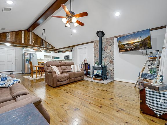 5th image of 705 Wildwood Trl