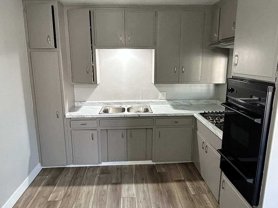 Beautiful kitchen with updated vinyl plank flooring