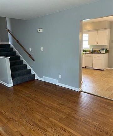 5th image of 8402 Campbell St