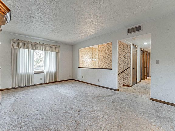 4th image of 201 Heritage Ct