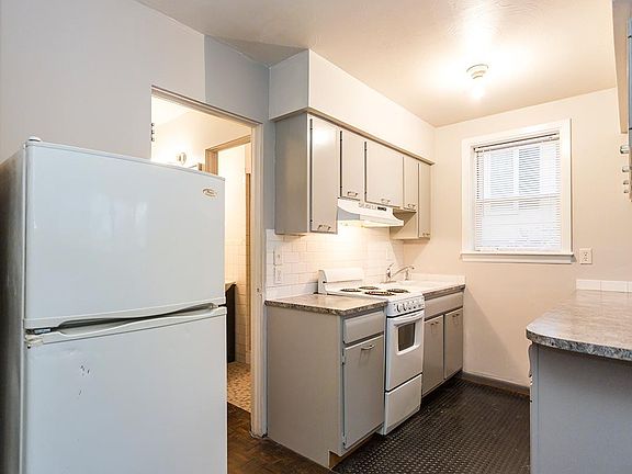4th image of 825 Washington St #1