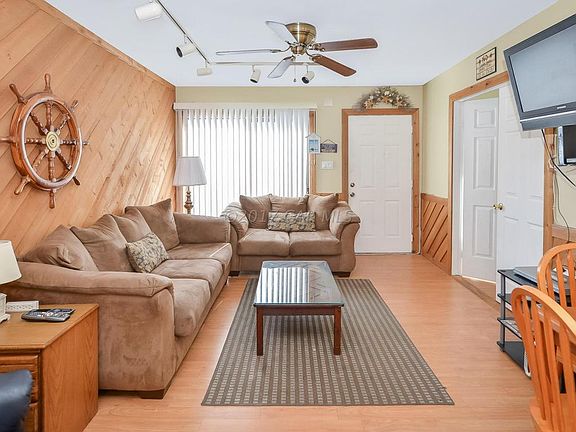 4th image of 105 120th St Unit 55A3
