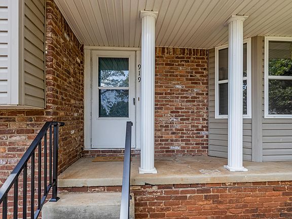 5th image of 919 Carrie Ln
