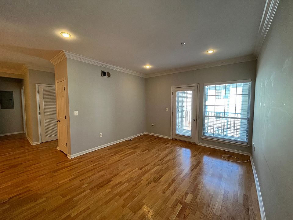 1st image of 4852 Eisenhower Ave #379