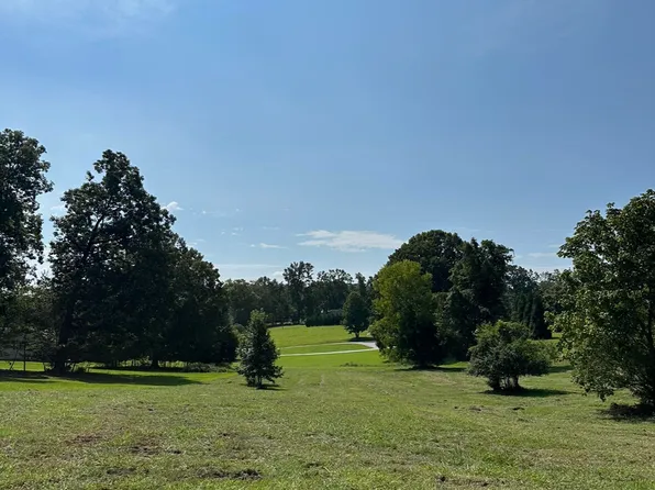 1442 Waterfront Dr, Dandridge, TN 37725