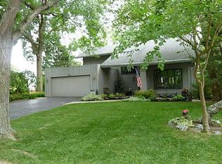 886 Mill Rd, Perrysburg, OH 43551