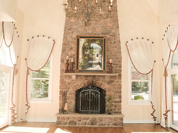 Family Rm Unfurnished