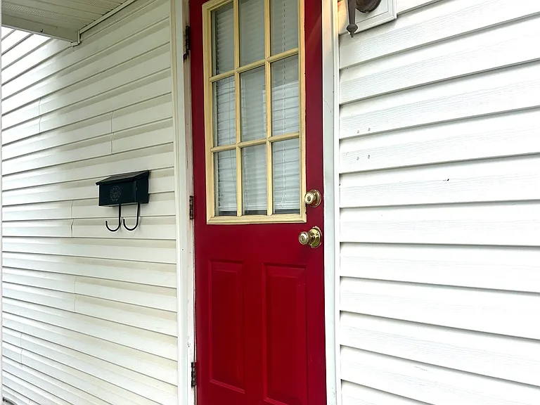 404 1/2 S State St — Photo 1
