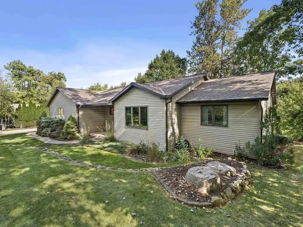 N4955 Woodlawn Terrace, Poynette, WI 53955