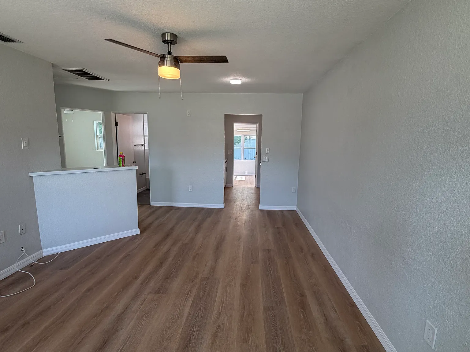 2 bed, 820 sqft, $1,749 — Photo 3