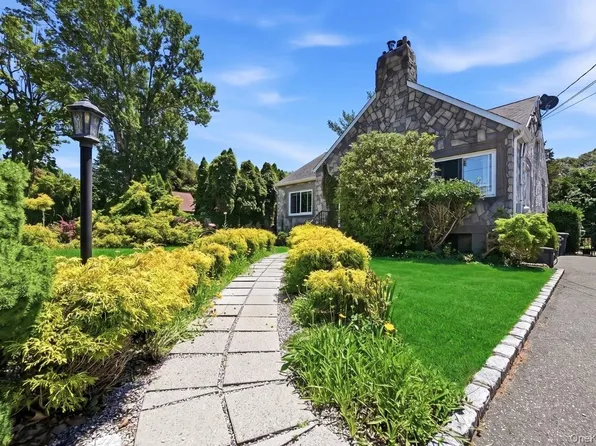 26 Hickory Road, Rocky Point, NY 11778