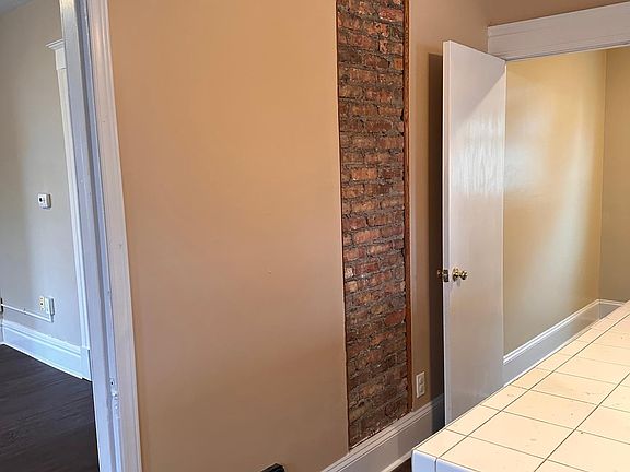 4th image of 426 S 1st St #1