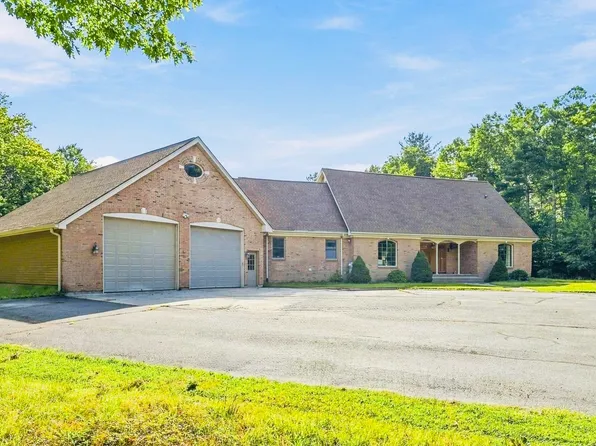 155 Woodland Way, Russell, MA 01071