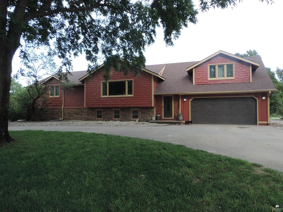 1st image of 2235 Deer Rd