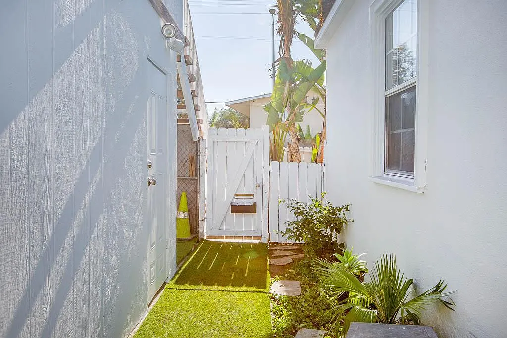 8601 Cadillac Ave — Photo 2