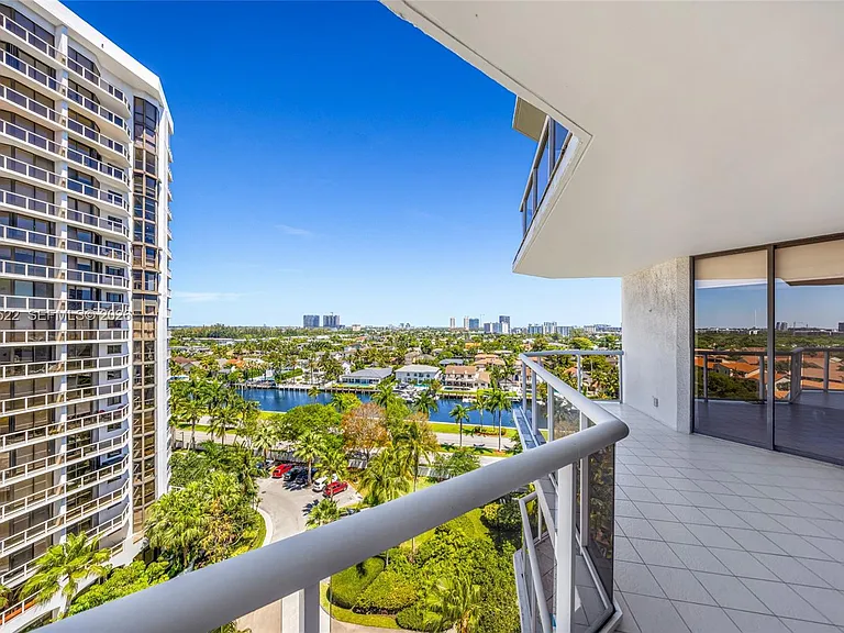 3610 Yacht Club Dr #1016 — Photo 34